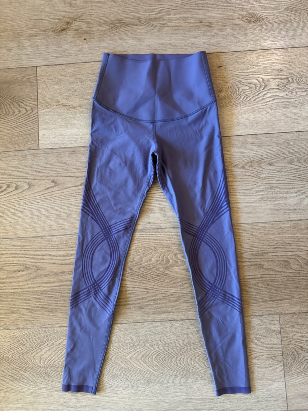 High-Rise Lavender-Blue Leggings with Sculpting Seam Detail